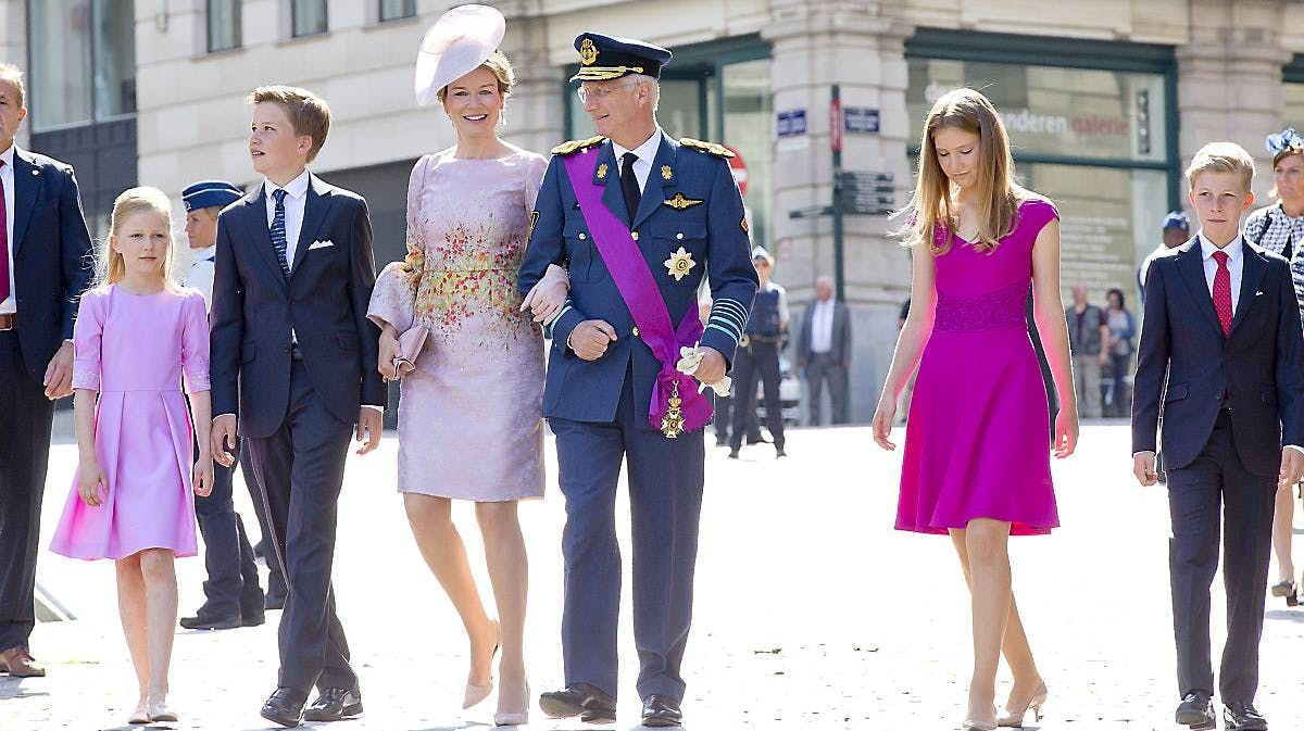 Dronning Mathilde og kong Philippe og deres fire børn ved katedralen St. Michael og St. Gudula