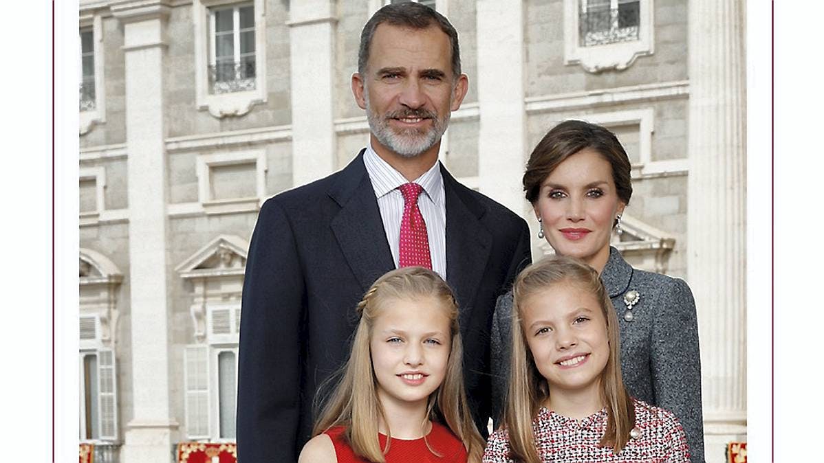 kong Felipe, droning Letizia og prinsesserne Leonor og Sofia.