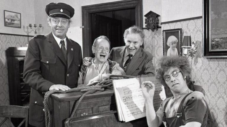 Scene fra filmen ?Fængslende feriedage? med blandt andre Dirch Passer, Arthur Jensen, Preben Kaas og Ole Ernst.