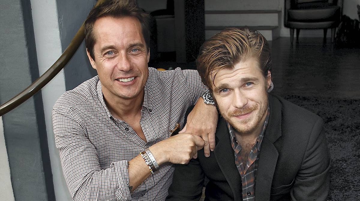 Far og søn fotograferet sammen for et par år siden.