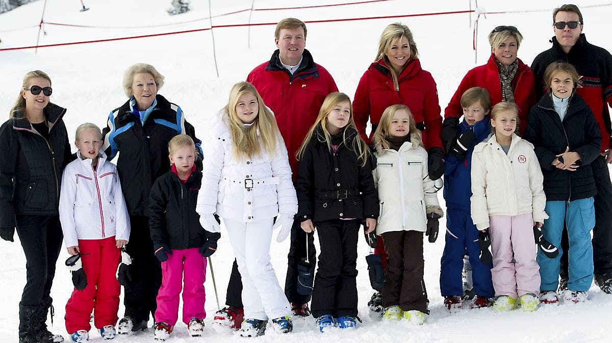 Prinsesse Beatrice, kong Willem-Alexander, dronning Maxima, prins Friso, grevinde Luana, grevinde Zaria.
