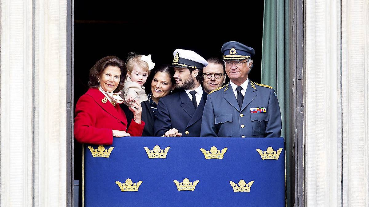 Skønne Estelle på balkonen ved morfars fødselsdag.