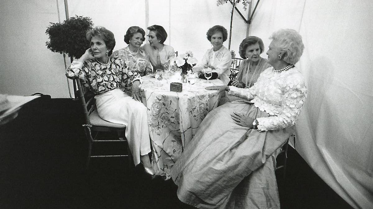 Nancy Reagan, Lady Bird Johnson, Hillary Clinton, Rosalynn Carter, Betty Ford og Barbara Bush.