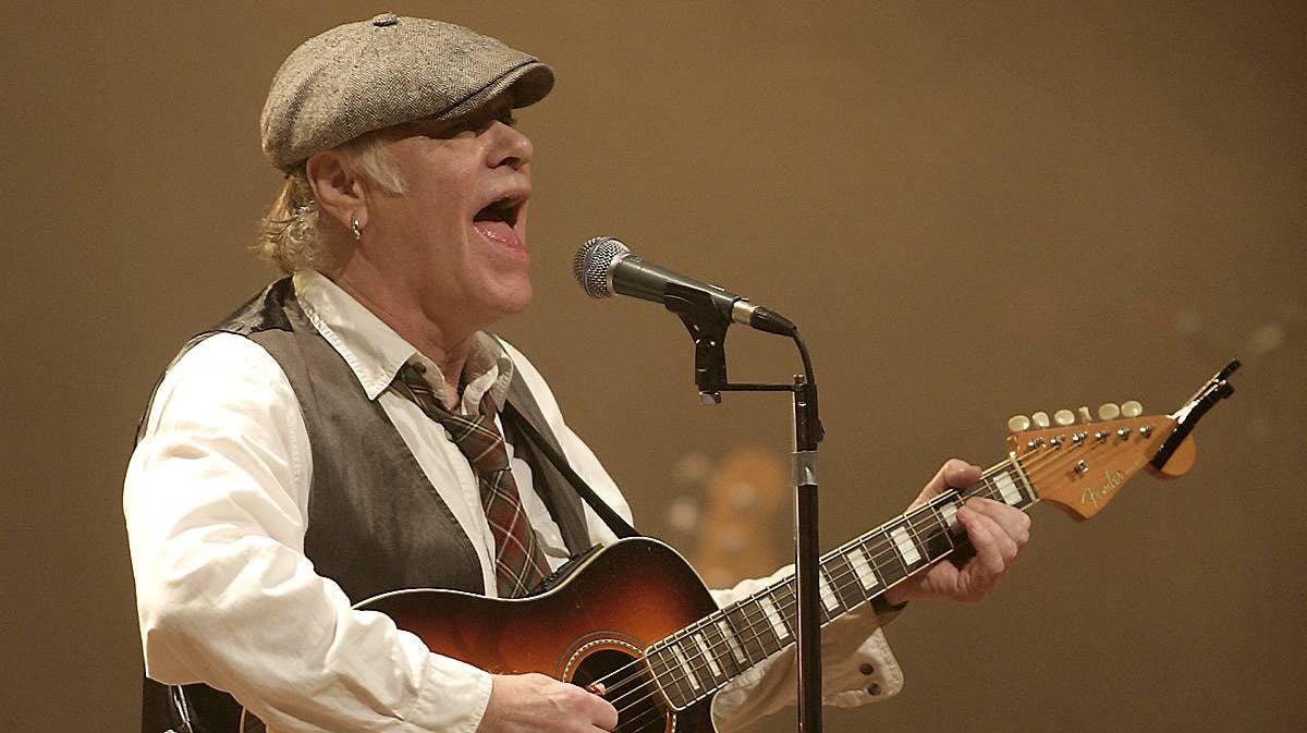 Kim Larsen kan stadig både rocke og revse.