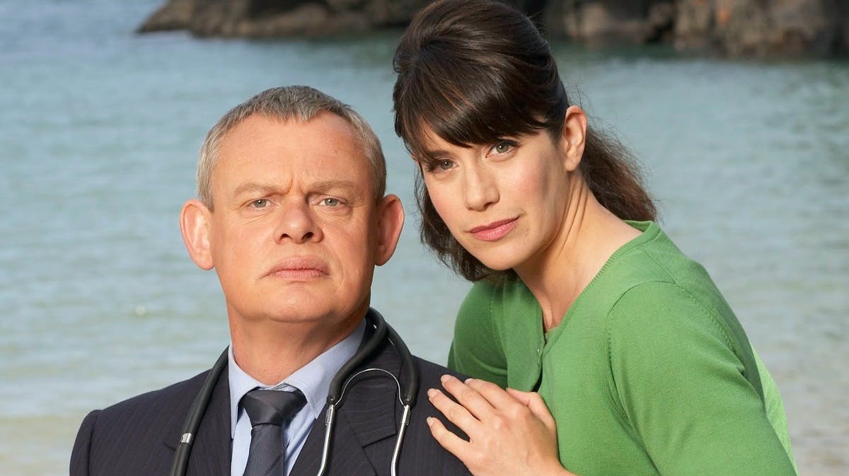 Martin og Louisa i tv-serien "Doc Martin".