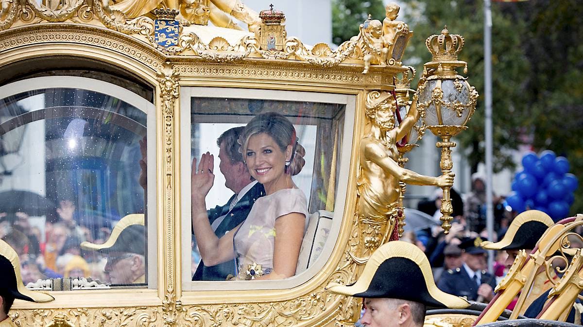 Det var, som om solen tittede fem, da dronning Maxima sendte sine velkendte smil til publikum.