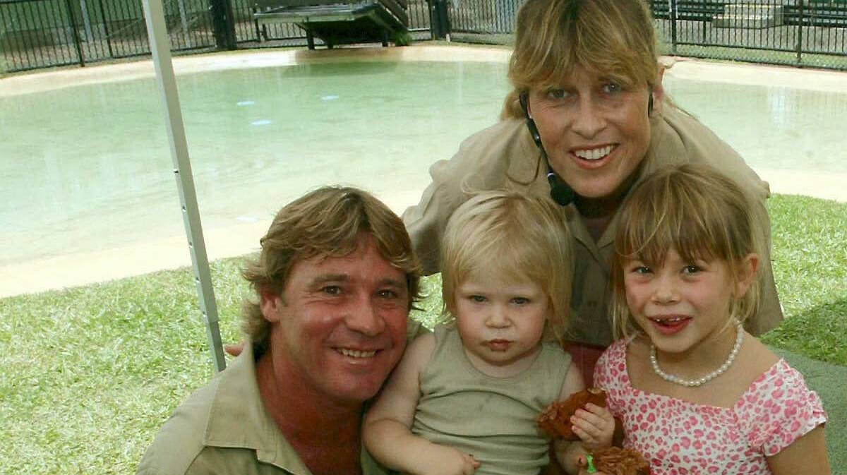 Steve Irwin, Terri Irwin, Robert Irwin og Bindi Irwin ved Roberts to-års fødselsdag