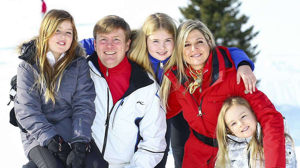 Prinsesse Alexia længst til vestre, da den hollandske kongefamilie stillede op til fotografering under årets skiferie i Lech.