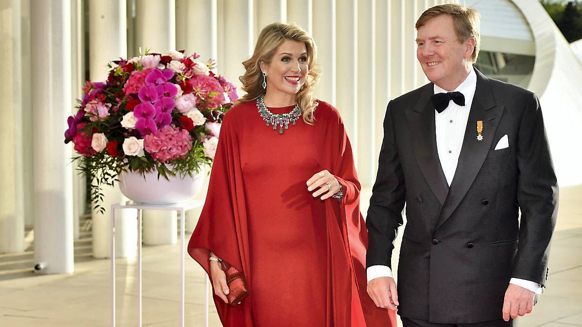 SE BILLEDERNE: Dronning Maxima til galla rød kjole