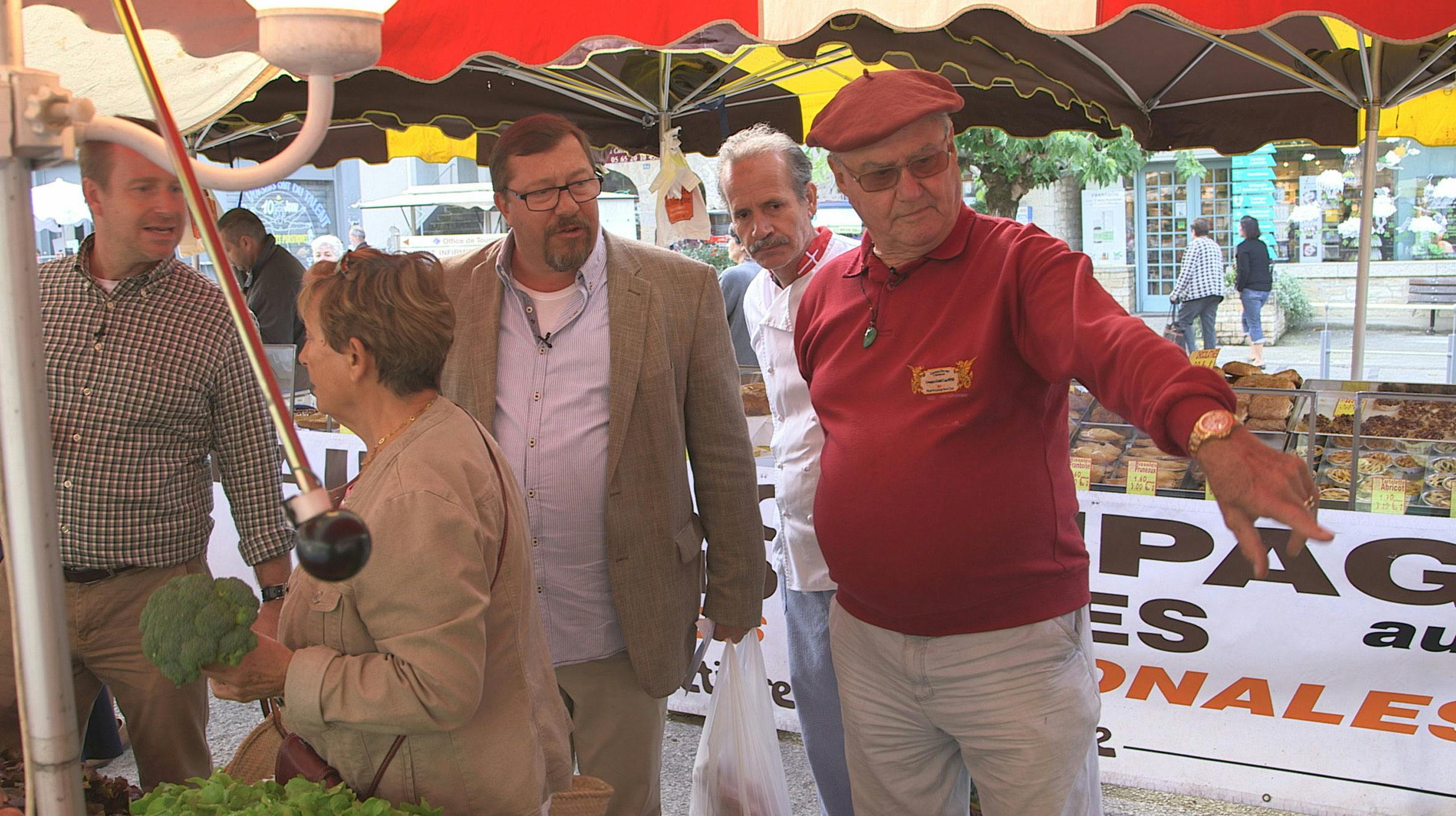 Adam og James Price besøger prins Henrik på Château de Cayx i "Hofretter" på DR 1.