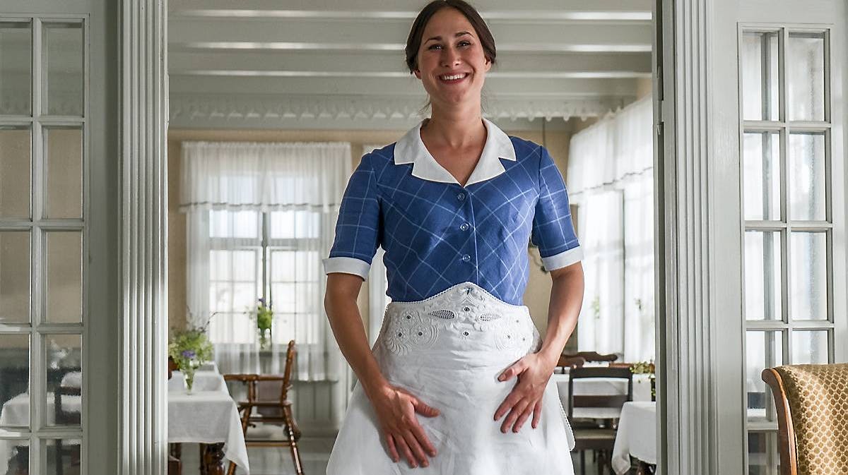 Rosalinde Mynster som Fie i "Badehotellet".