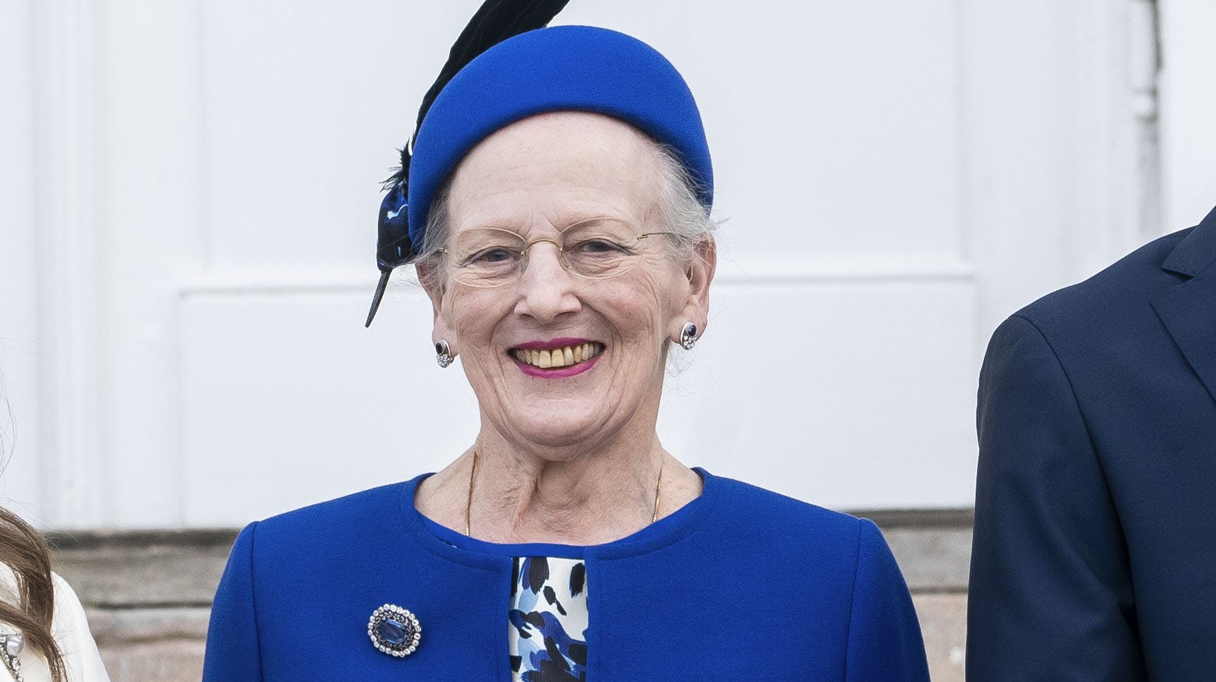 Dronning Margrethe i festlig ny stil ved prinsesse Isabellas konfirmation.