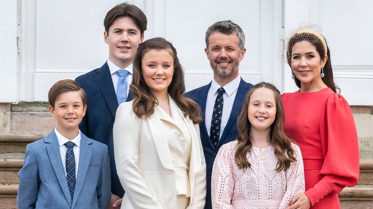 Kronprinsfamilien fotograferet i forbindelse med prinsesse Isabellas konfirmation. 