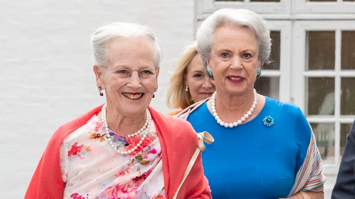 Dronningen og prinsesse Benedikte på Gråsten Slot sidste år. 