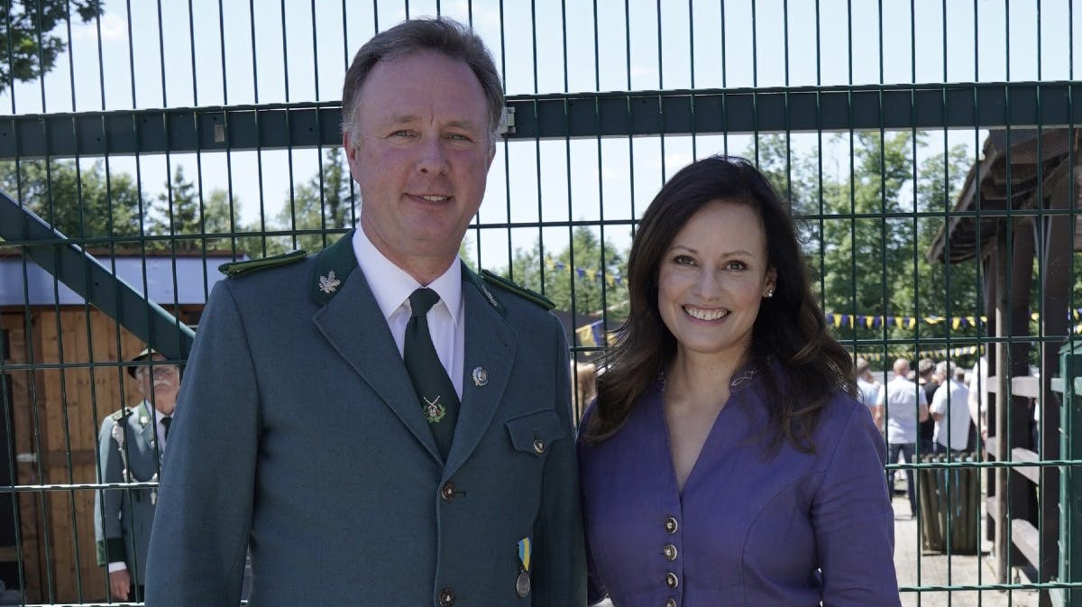 Prins Gustav og prinsesse Carina i højt humør til Skyttefesten lørdag. 