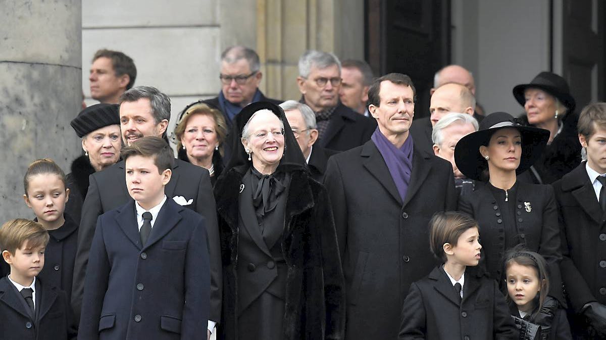 Den kongelige familie efter prins Henriks bisættelse.