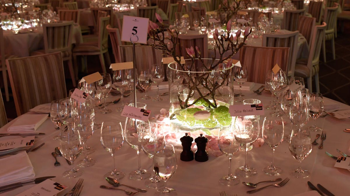 Borddækningen til BILLED-BLADETs TV-GULD-fest.