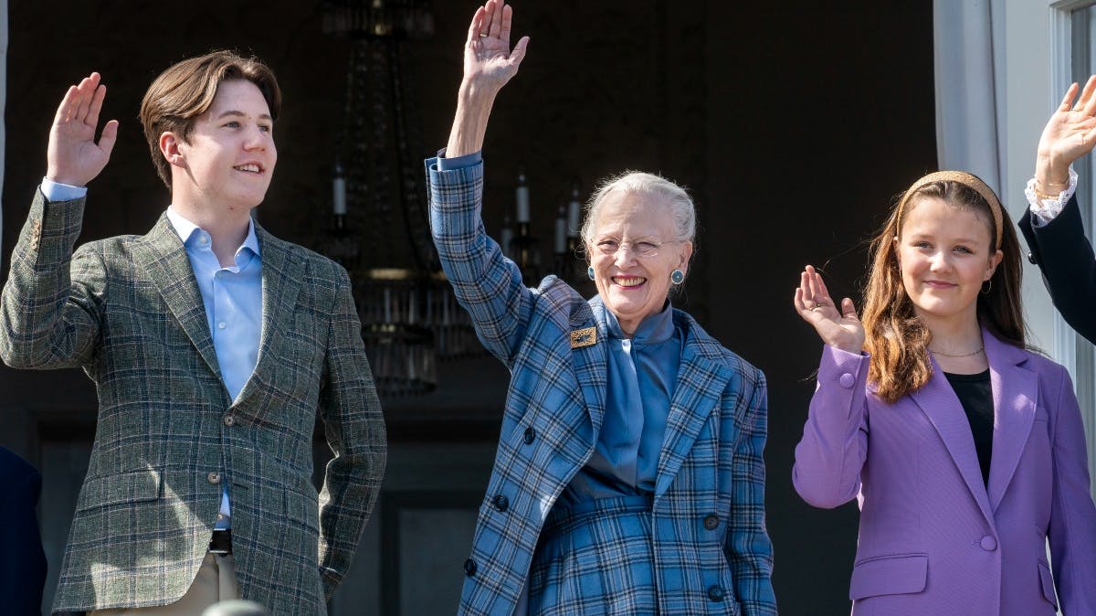 Dronning Margrethe sammen med prins Christian og prinsesse Isabella