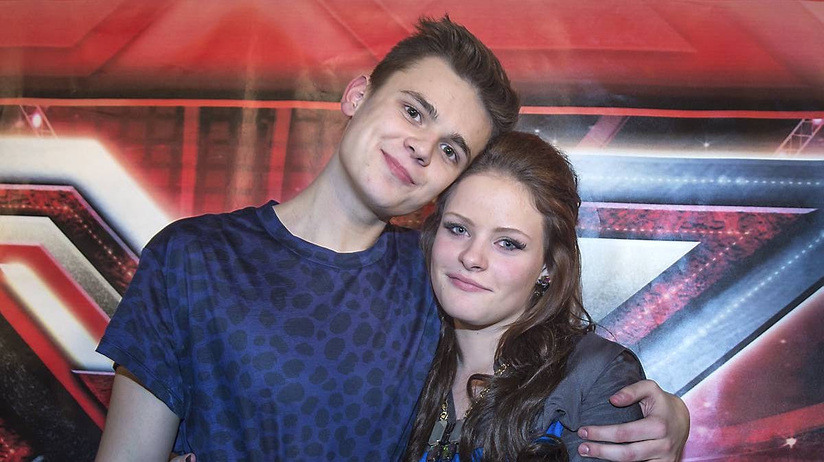 Mathias tog det som en gentleman, da han røg ud af "X Factor" og gav sin veninde Fie et lille kram.