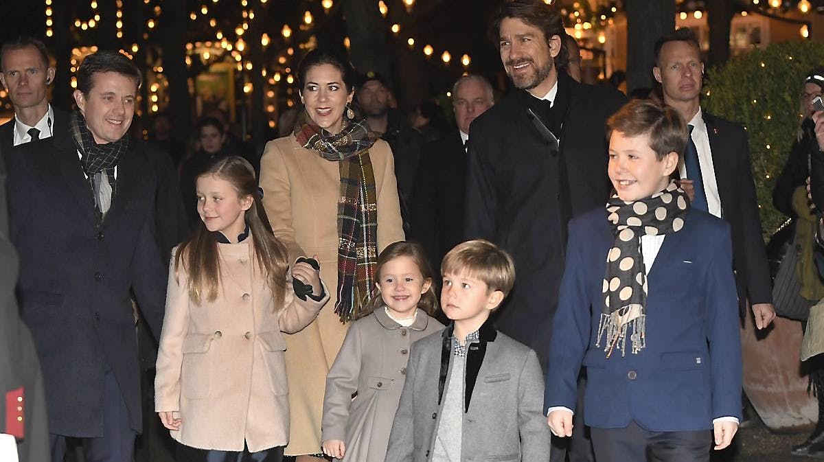 Kronprinsparret med prinsesse Isabella, prinsesse Josephine, prins Vincent og prins Christian.