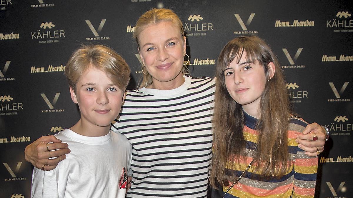 Mille Dinesen var til "Vild med dans" med sin yngste lillesøster Elvira på 15 år, samt et andet medlem af familien Anders Christian, kaldet AC på 12 år. 