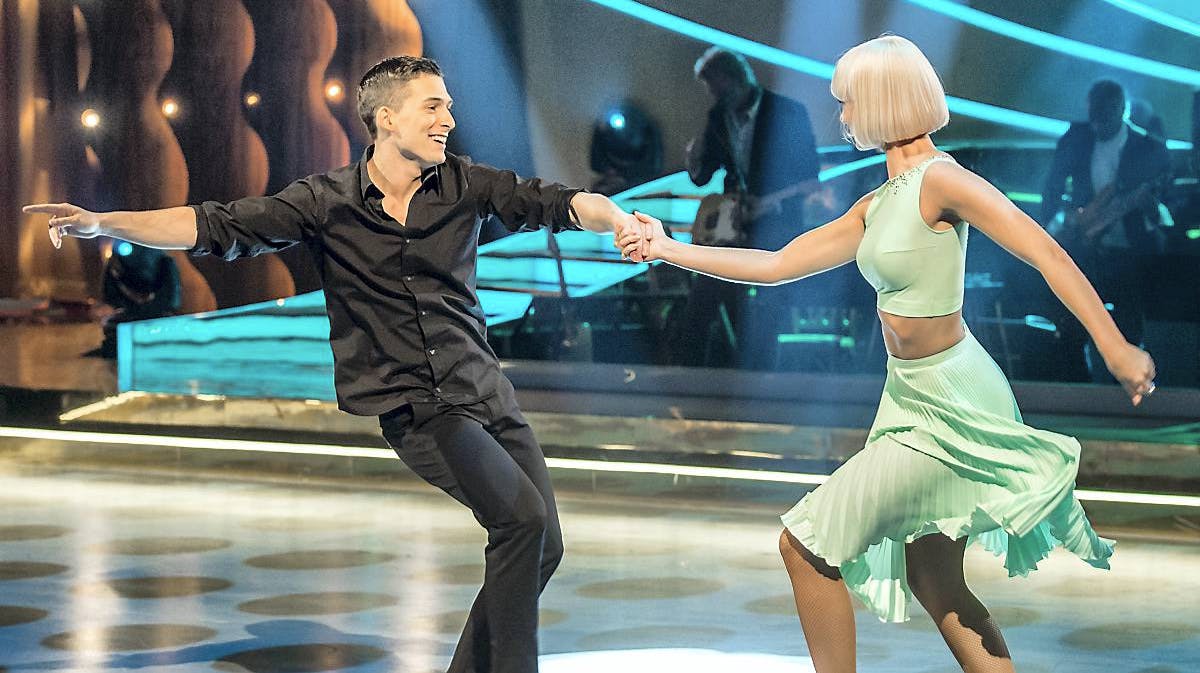 Patrick Berdino"happy" på dansegulvet med Jenna Bagge. Han var knapt så happy over, at hans gode ven blev stemt hjem.