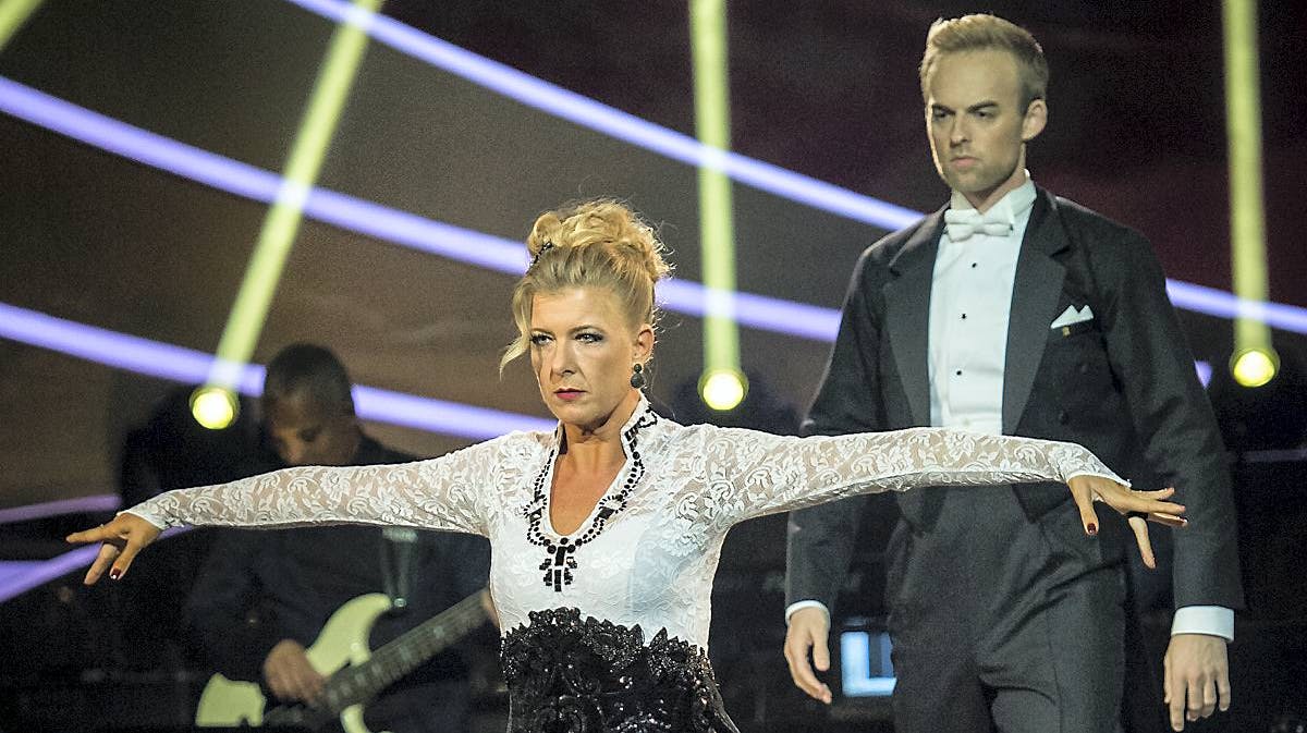 Paprika Steen og Mads Vad i en tango i "Vild med dans".