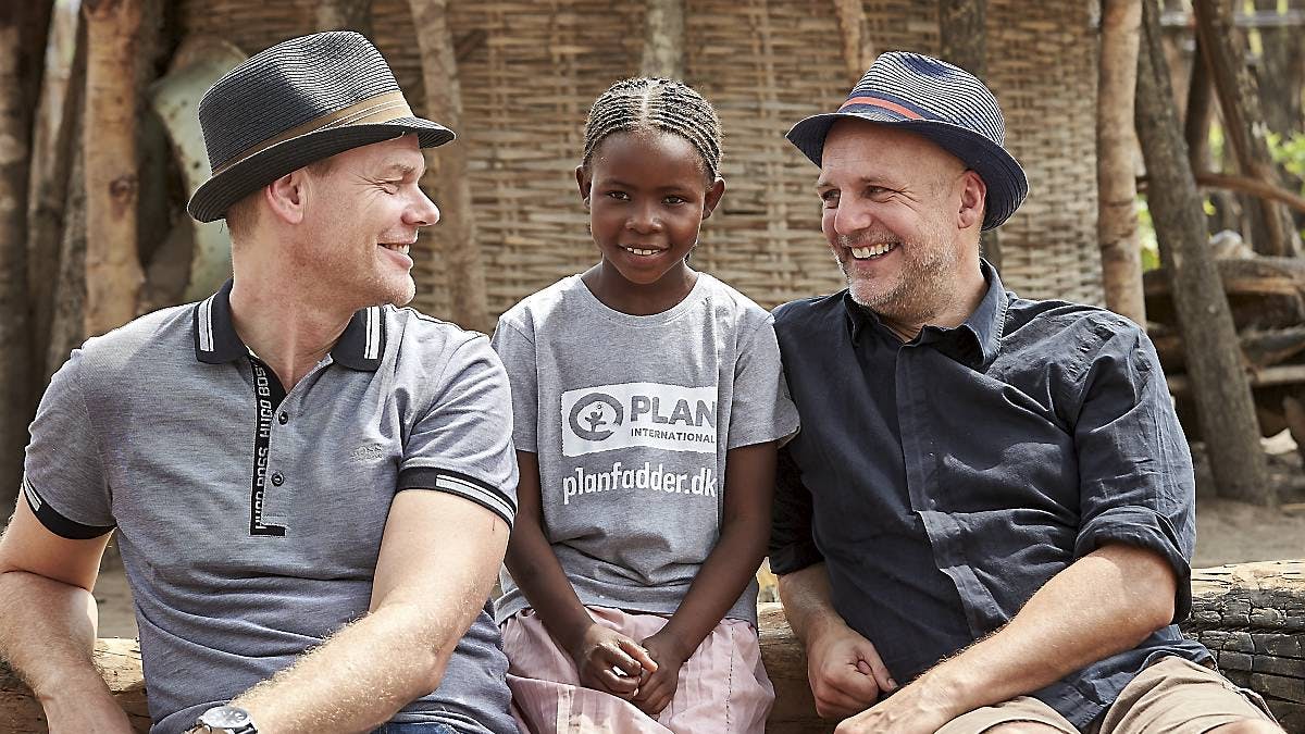 Andreas Bo og Troels Lyby mødte deres fadderbarn, Mathilda, i Zambia.