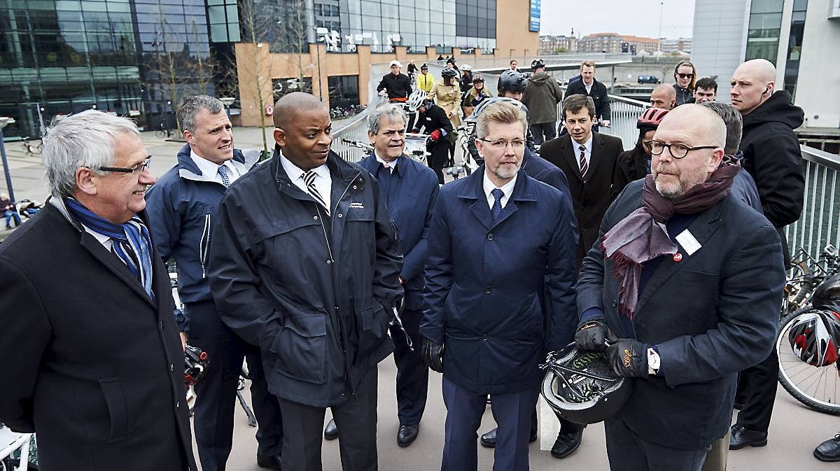 Fra venstre er det den danske trafikminister, Hans Christian Schmidt, ambassadør Rufus Gifford, US secretary Anthony Foxx, overborgmester Frank Jensen og direktør i Cyklistforbundet Klaus Bondam.