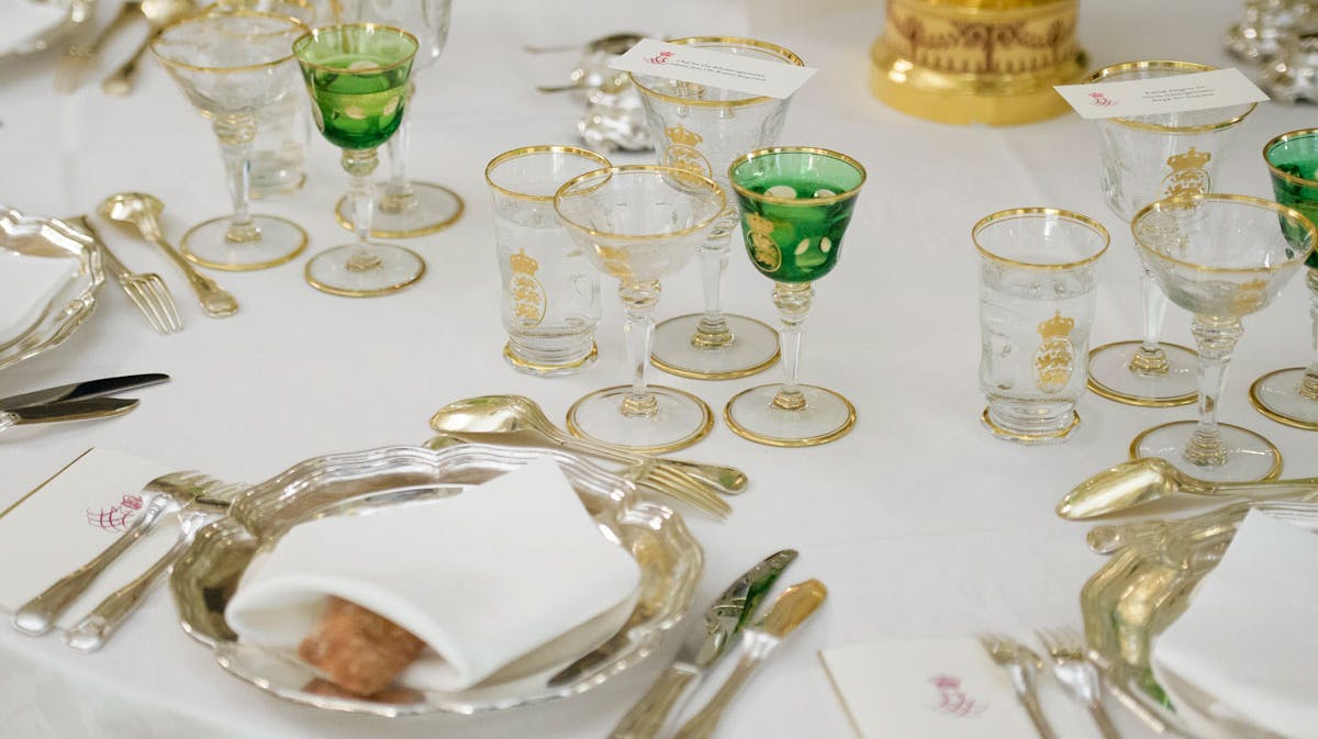 Borddækning på Amalienborg ved en tidligere lejlighed.