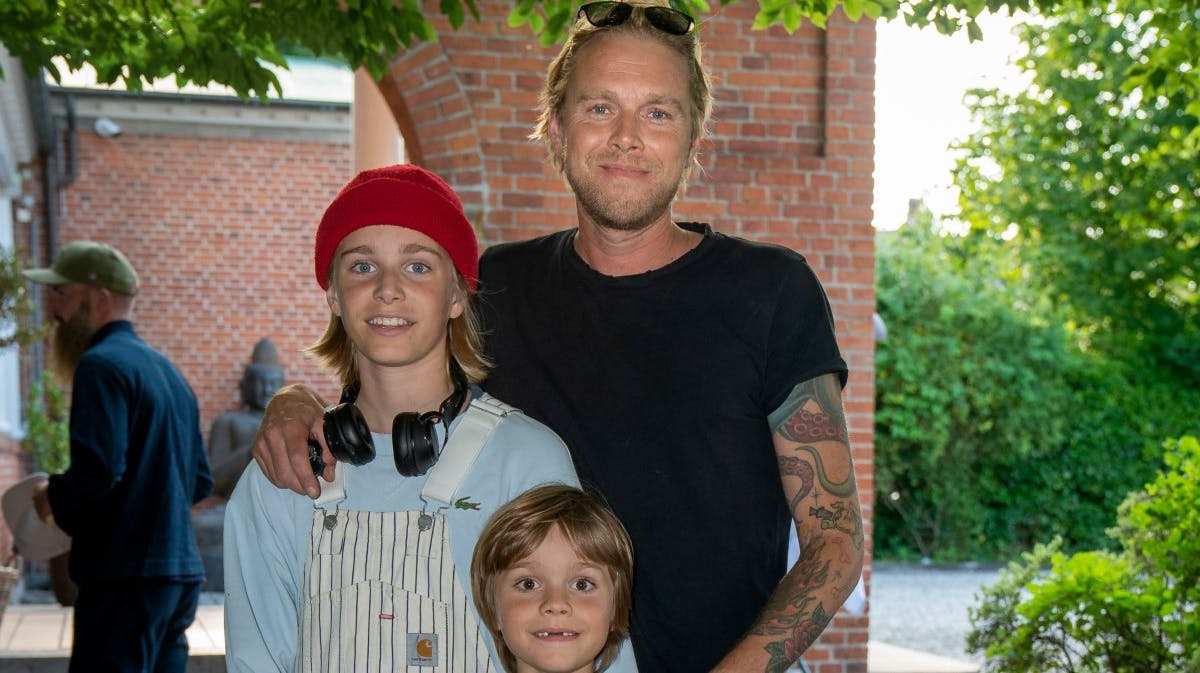 Felix Smith med sønnerne Theo, 12, og Arthur, 7.