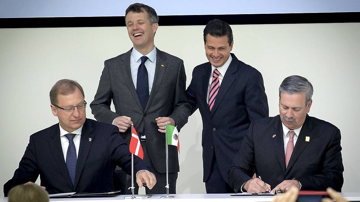 Kronprins Frederik og præsidenten for Mexico, Enrique Peña Nieto, hyggede sig, da erhvervsledere fra Danmark og Mexico underskrev hensigtserklæringer.