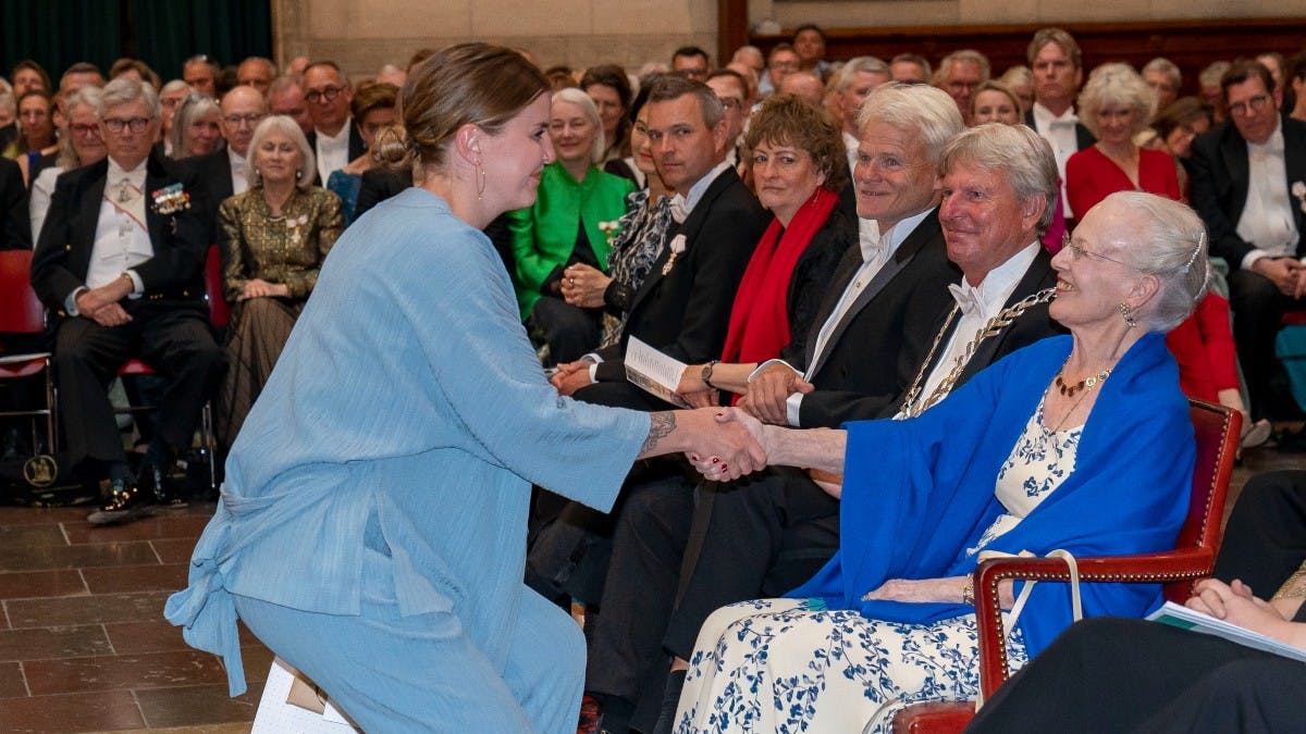 Dronning Margrethe lykønsker Josefine Toft