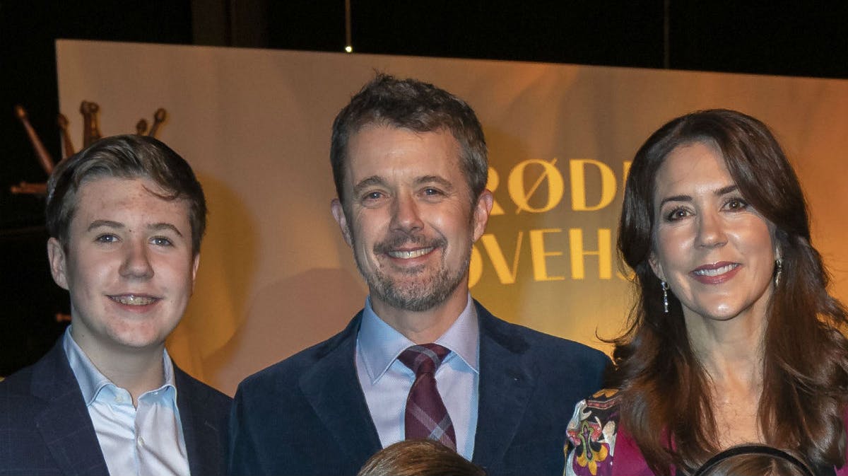 Prins Christian sammen med kronprins Frederik og kronprinsesse Mary i november. 