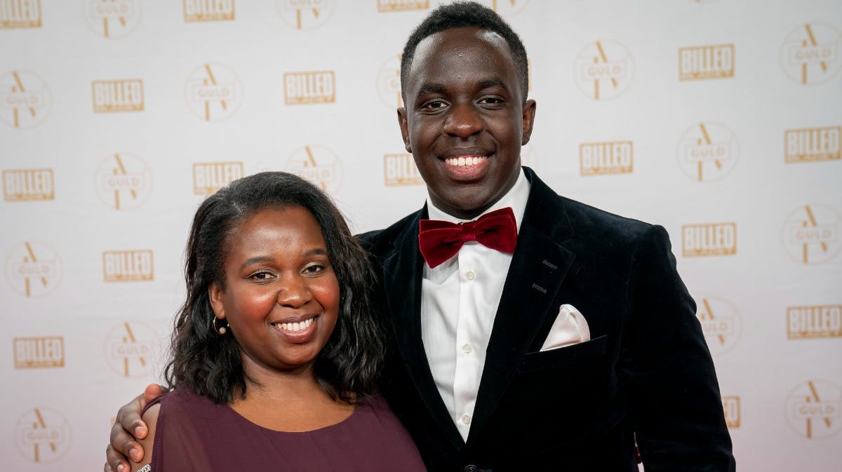 Melvin Kakooza med sin mor Carolyne Kaddu