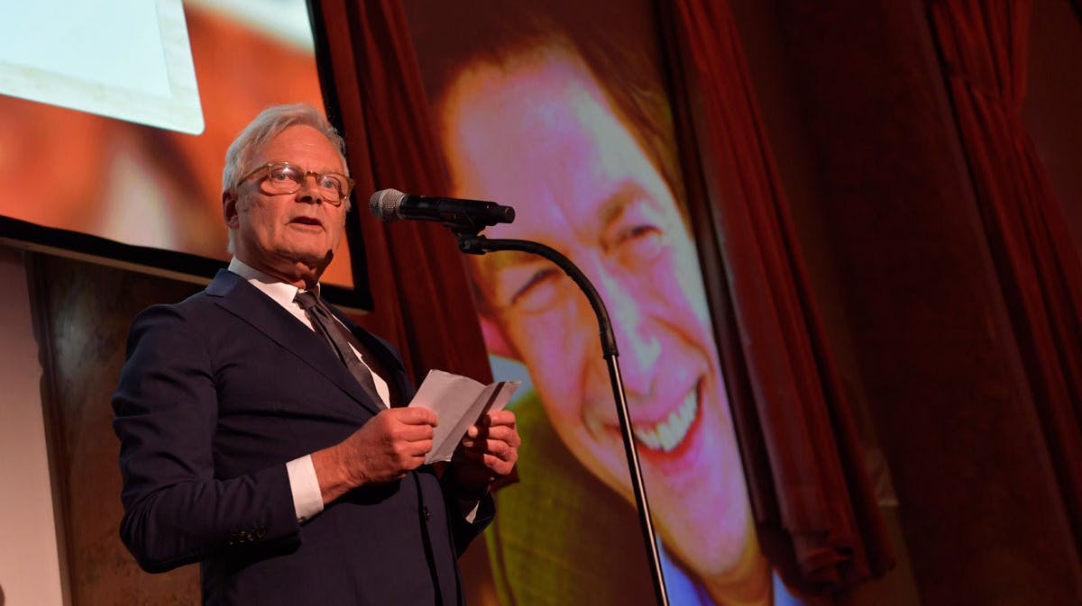 Jarl Friis Mikkelsen modtog æresprisen på Ole Stephensens families vegne.