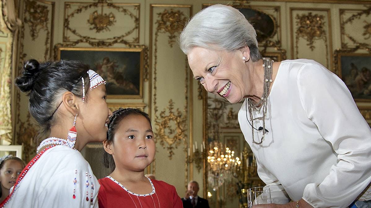 Prinsesse Benedikte inviterede endnu engang danske og grønlandske børn indenfor på Amalienborg.