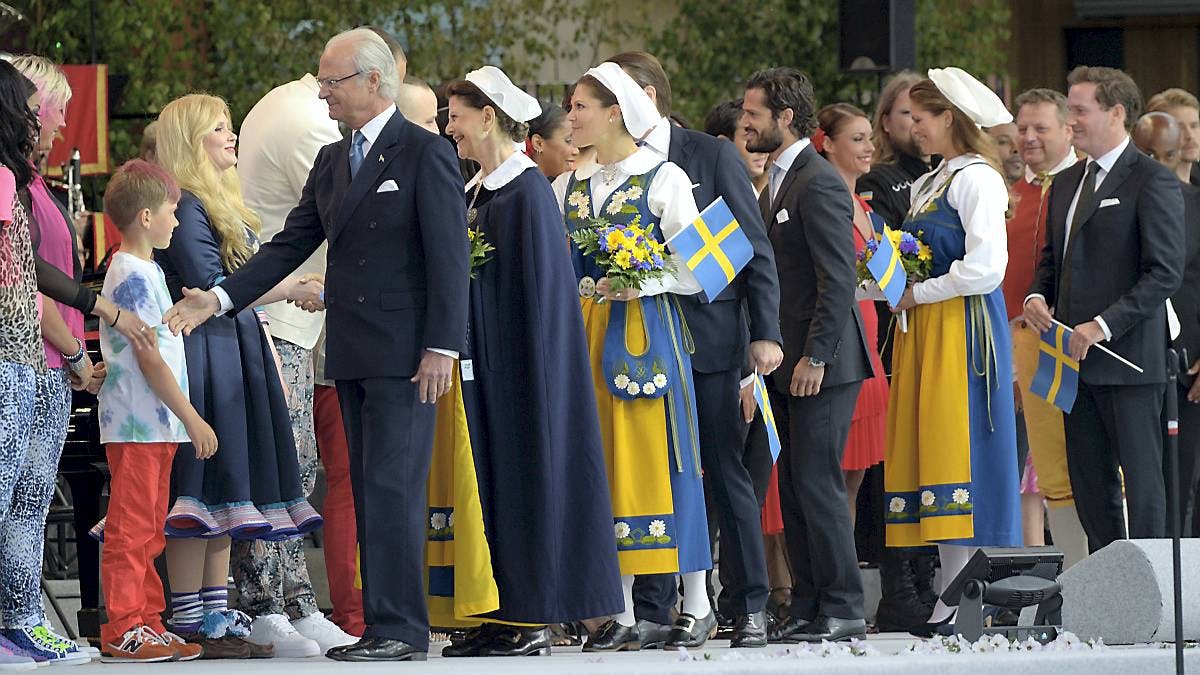 Den svenske kongefamilie til festforestilling.