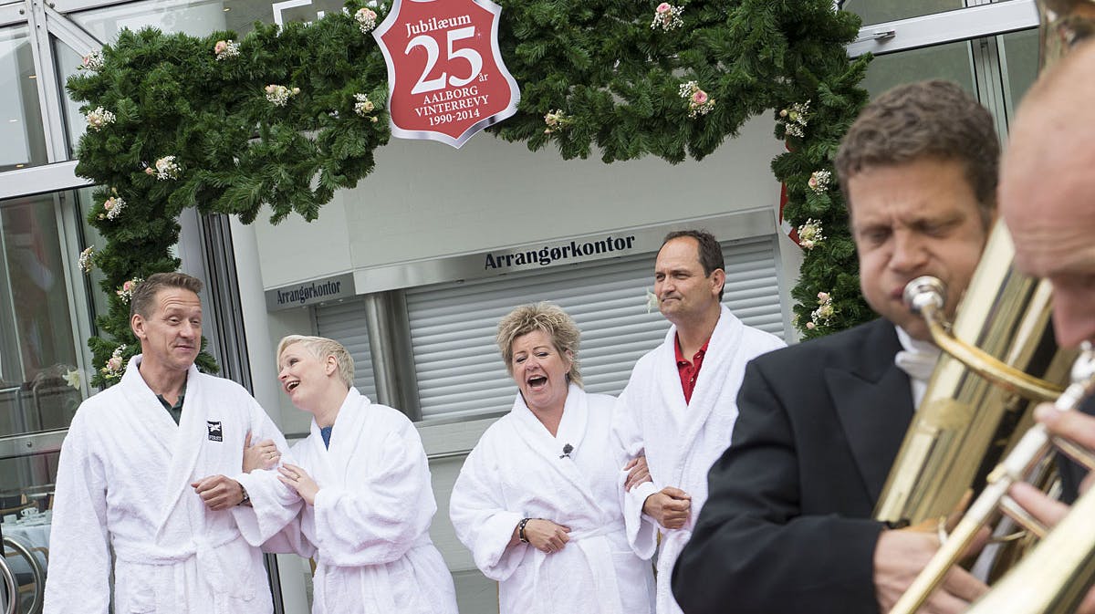 Revyparrene Henrik Lykkegaard og Vicki Berlin samt Pernille Schrøder og Niels Ellegaard.