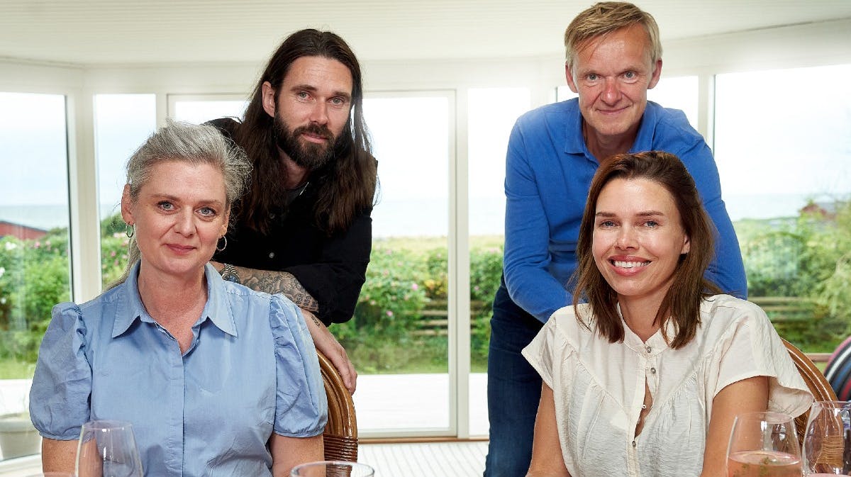 Daniel Hoff, Poul Madsen, Trine Appel og Gunnvør Dalsgaard i &quot;Til middag hos&quot;.