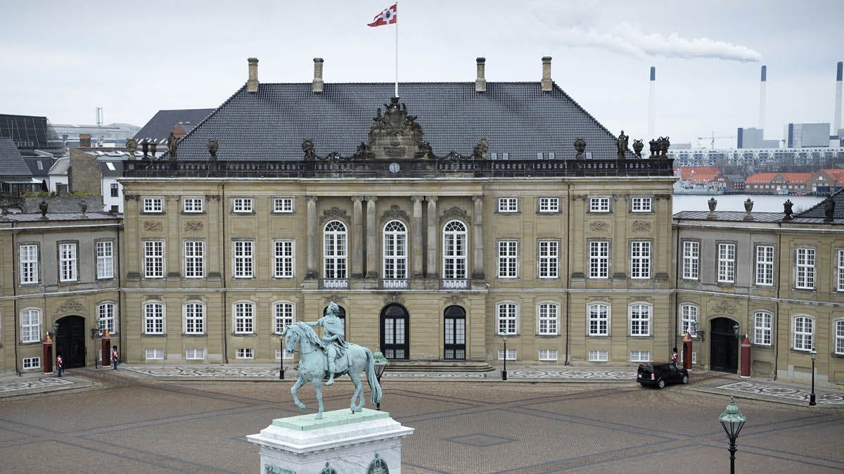 https://imgix.billedbladet.dk/media/article/amalienborg_arkiv_mh.jpg