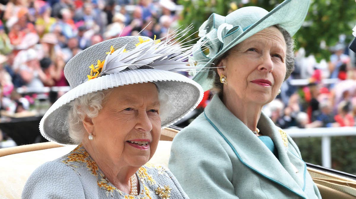 Dronning Elizabeth og prinsesse Anne.