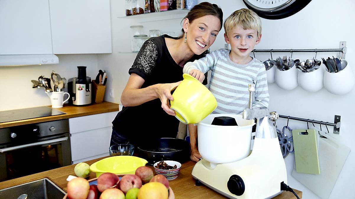 Annemette Voss fra "Den Store Bagedyst" og sønnen Hugo-Sander.