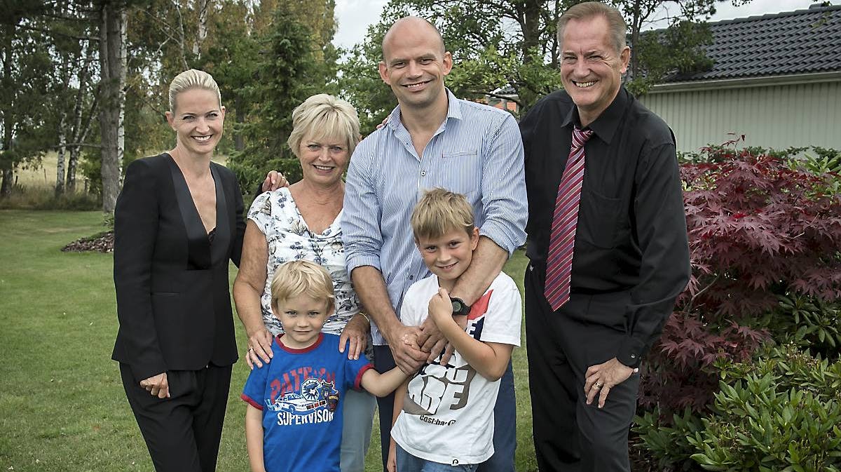 Annette Heick, Jesper Vollmer, Hilda Heick og Keld Heick med børnene Storm og Eliot.