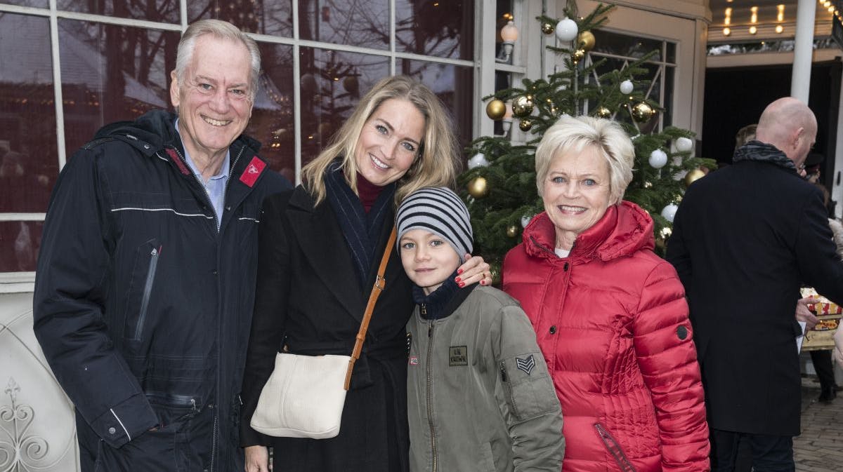 Keld, Annette, Storm og Hilda til premieren på "Julekortet" i Tivoli. 