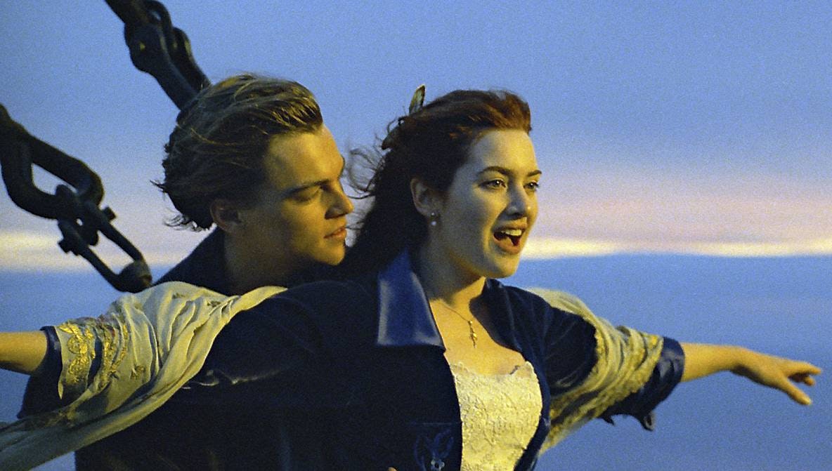 Leonardo DiCaprio og Kate Winslet  den berømte scene fra storfilmen "Titanic"