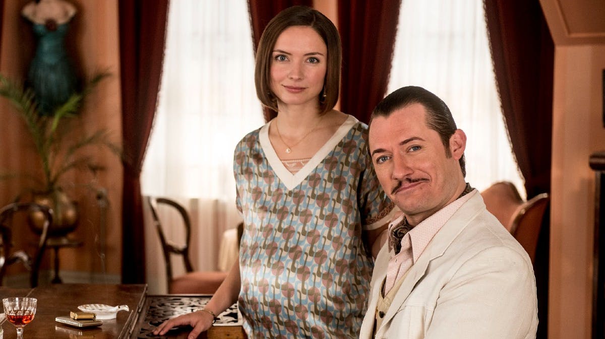 Sibylle og hr. Weyse, som var gift i sæson 1 af "Badehotellet". 