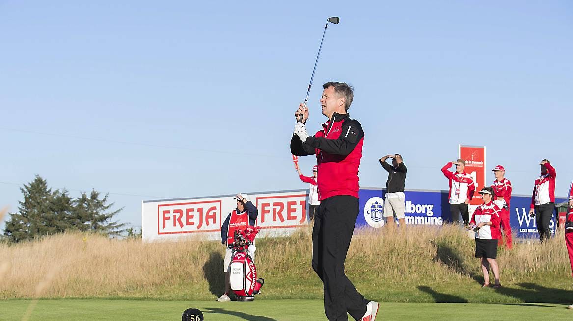 Kronprins Frederik på golfbanen sidste år