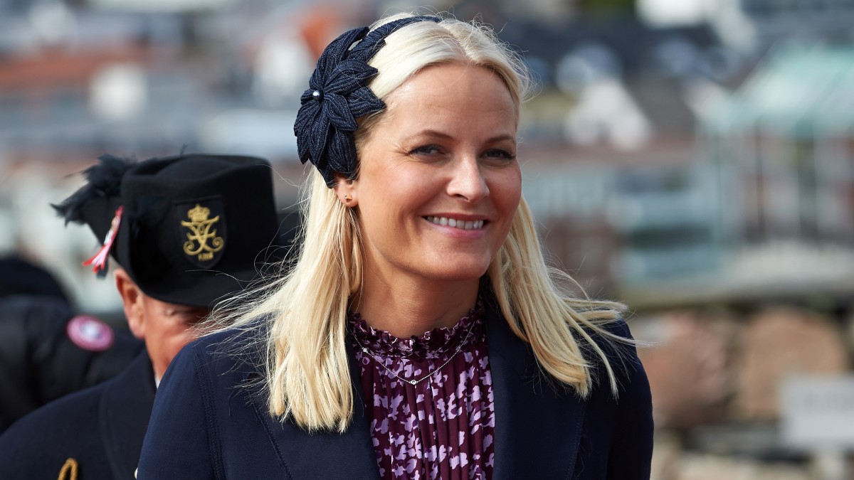 Kronprinsesse Mette-Marit Vækker Opsigt Til Møde | BILLED-BLADET