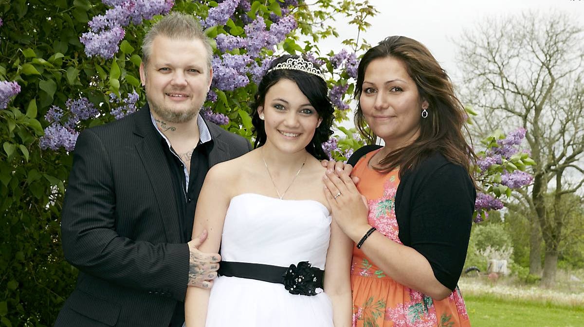 Stephanie med forældrene Christian Van der Watt og Christina Siguenza Bomholt.